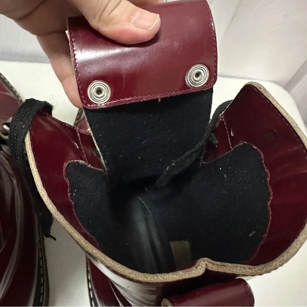 Stylish Men's Red Leather Boots - Picture 6 of 10